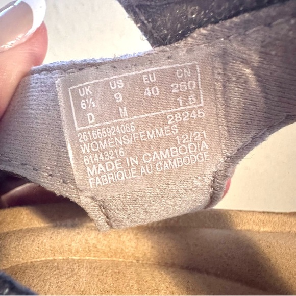 Clarks Brynn Ave Strappy Sandal - Picture 11 of 11